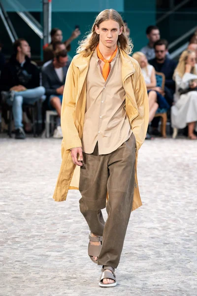 Look 19